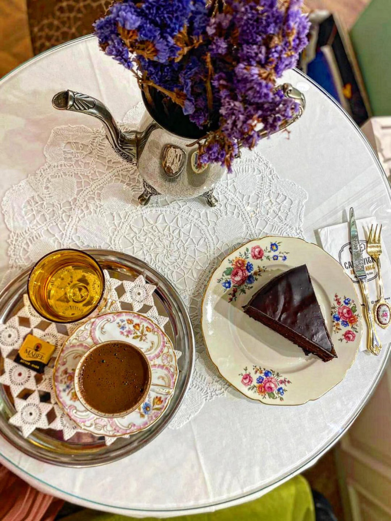 Cafe Wien Antique Shop & Cafe