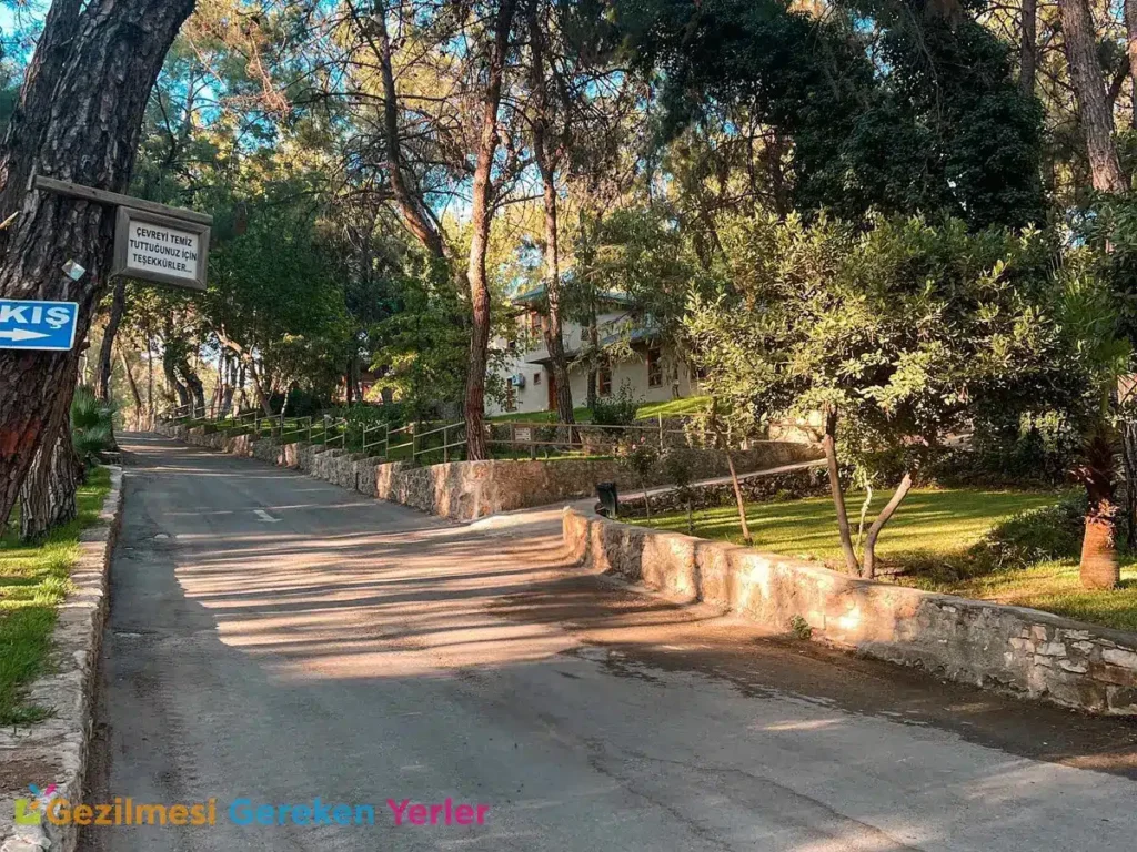 Antalya Hayvanat Bahçesi