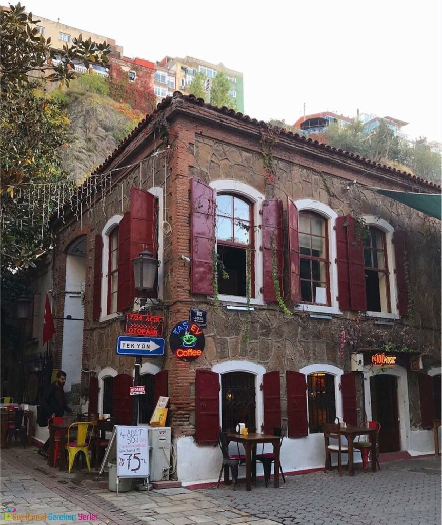 Dario Moreno Sokağı - İzmir'de Gezilecek Yerler