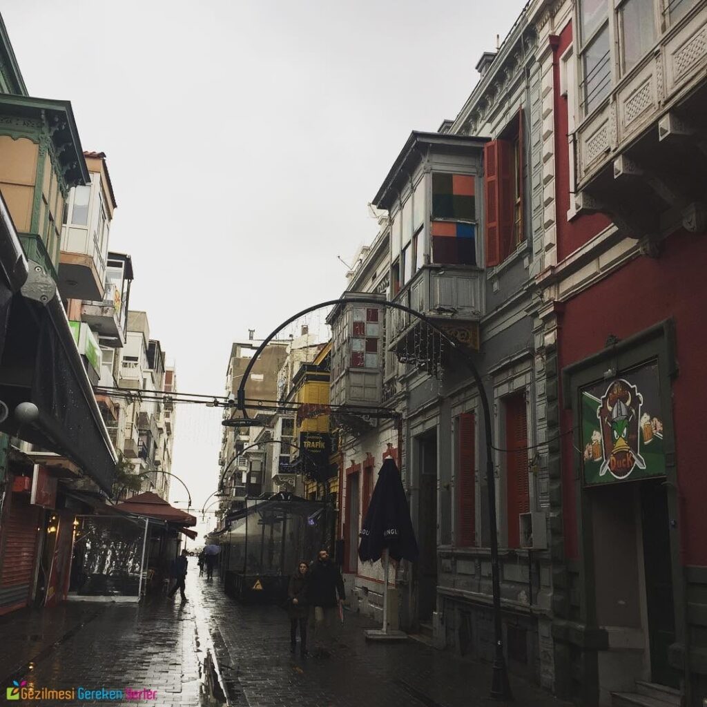 Gazi Kadınlar Sokağı İzmir'de Gezilmesi Gereken Yerler