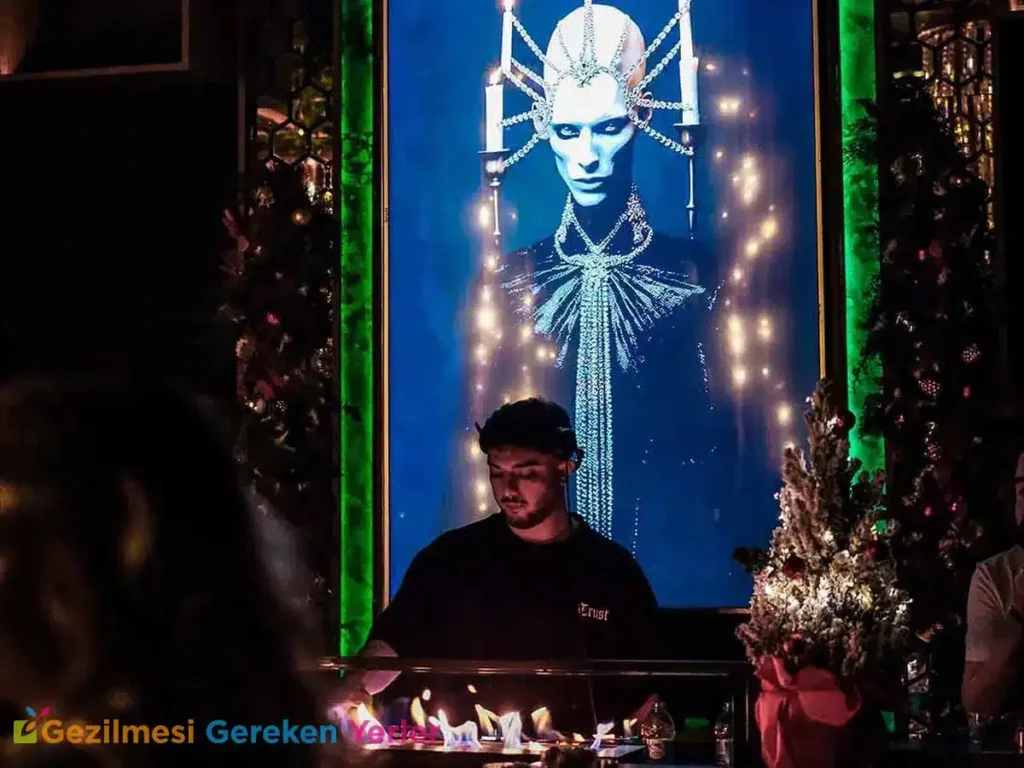 NYKS Cocktail Bar Club