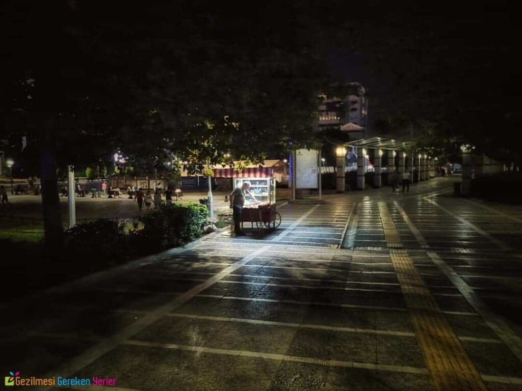 Konak Meydanı